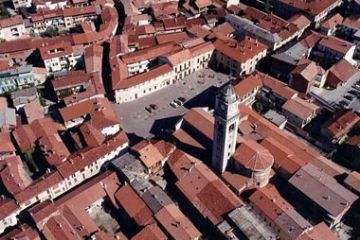Fara Novarese - Piazza e Parrochiale